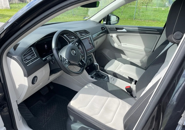 Volkswagen Tiguan cena 117000 przebieg: 128000, rok produkcji 2018 z Szczecinek małe 79